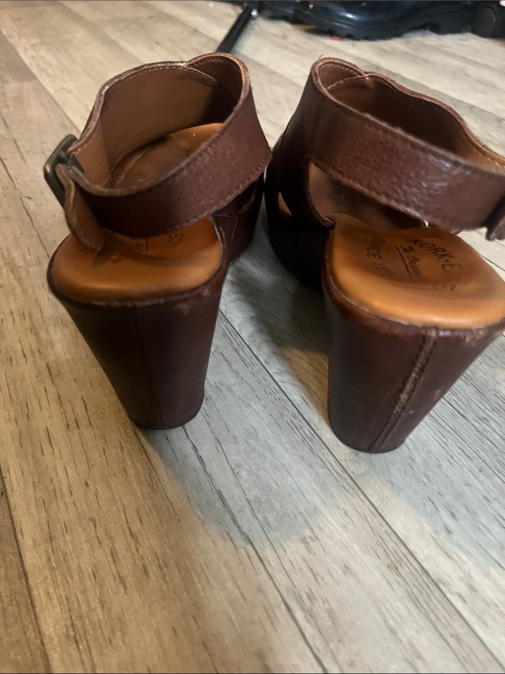 Kork-Ease Brown Leather Crossover Peep-Toe Wedge Sandal Boho 70’s Chic Chunky - Picture 6 of 9